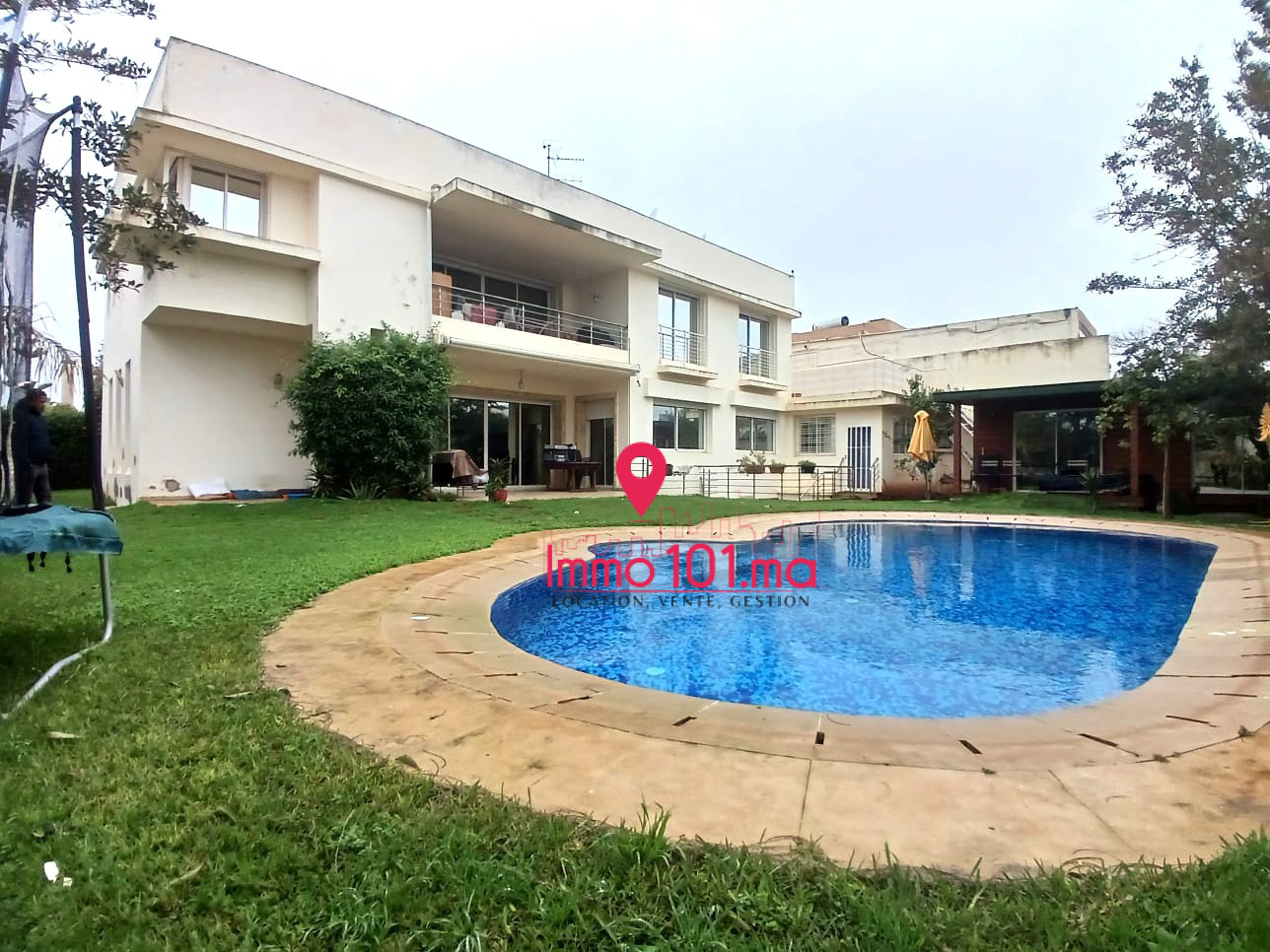 Villa à vendre à El Menzeh AYV2370